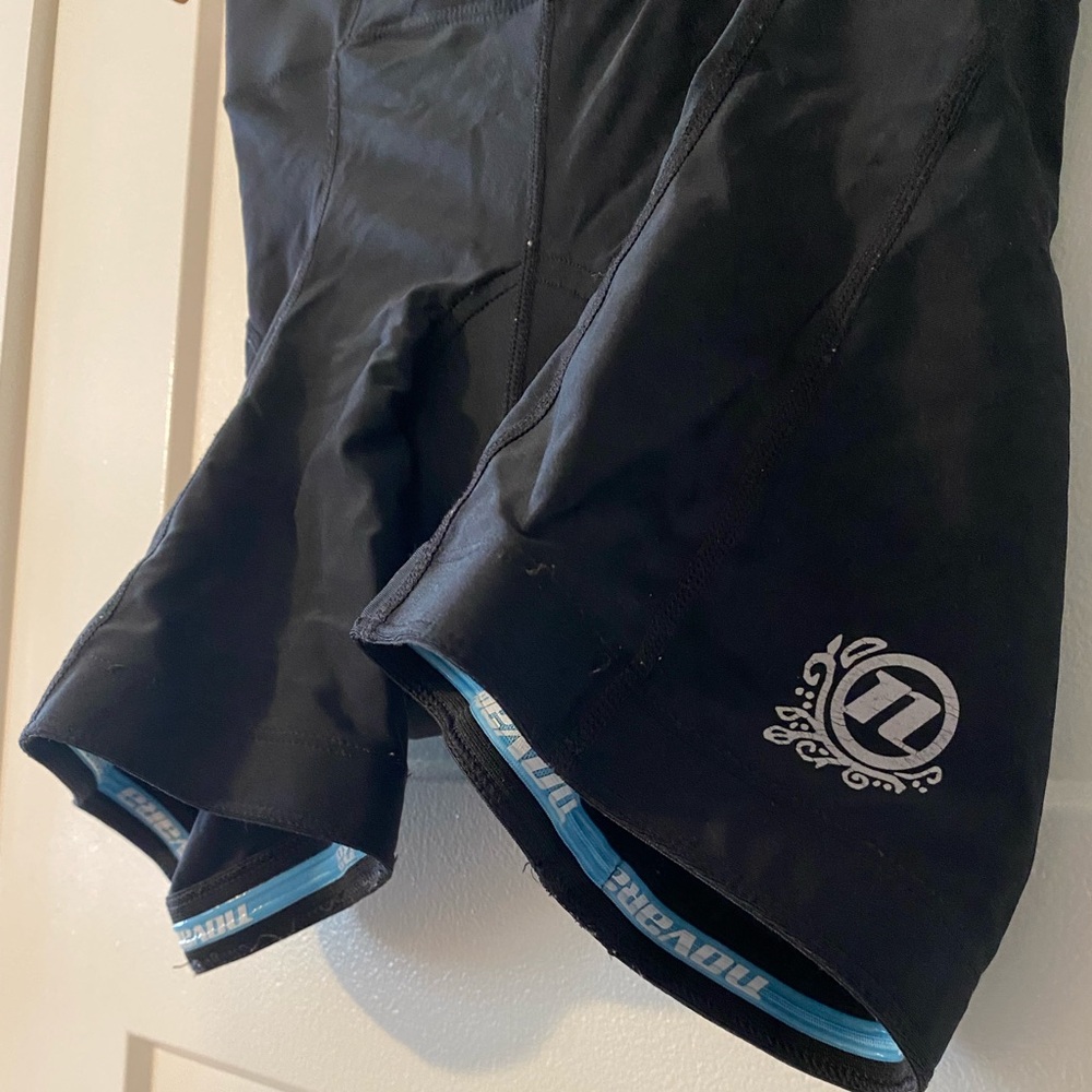 Novara Women's Black Cycling Shorts - Picture 2 of 4